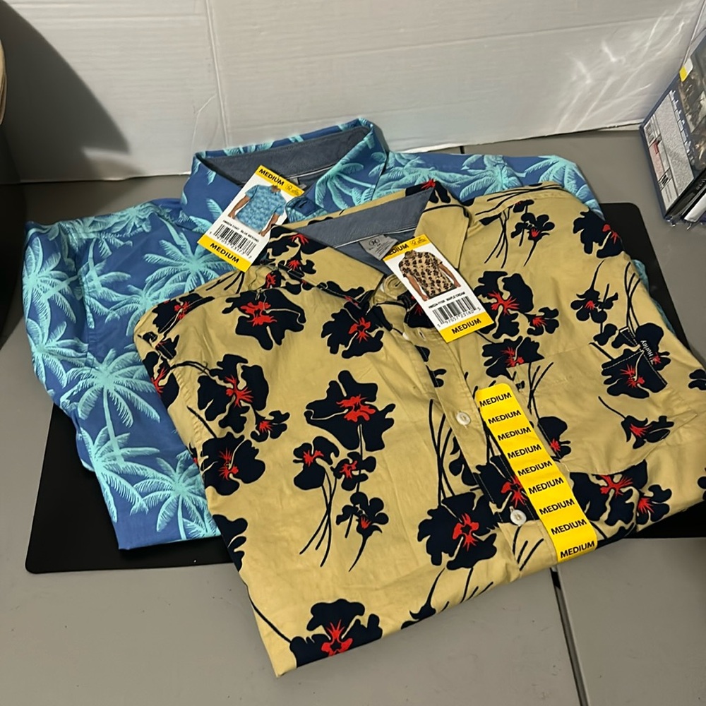 ( LOT )Two Medium short sleeve Patio Woven Shirt( LOT